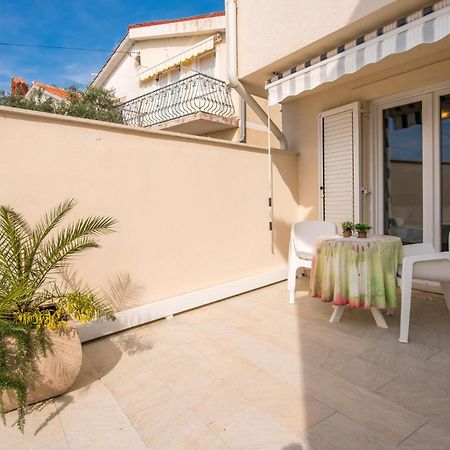 Beautiful Home In Martinscica With Wifi Exterior photo